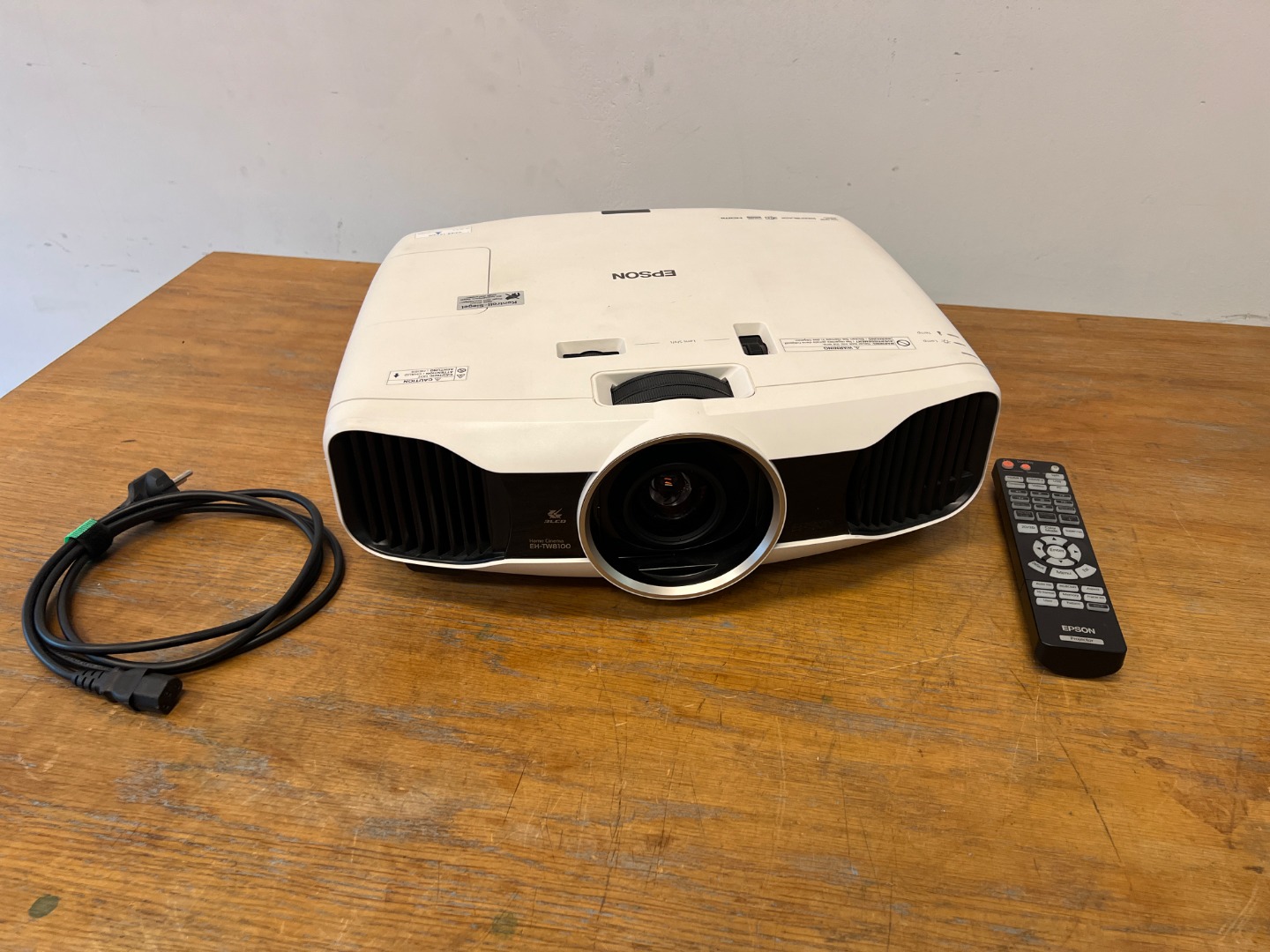 Epson EH-TW8100 | 399 EUR - Gebrauchte-Veranstaltungstechnik.de